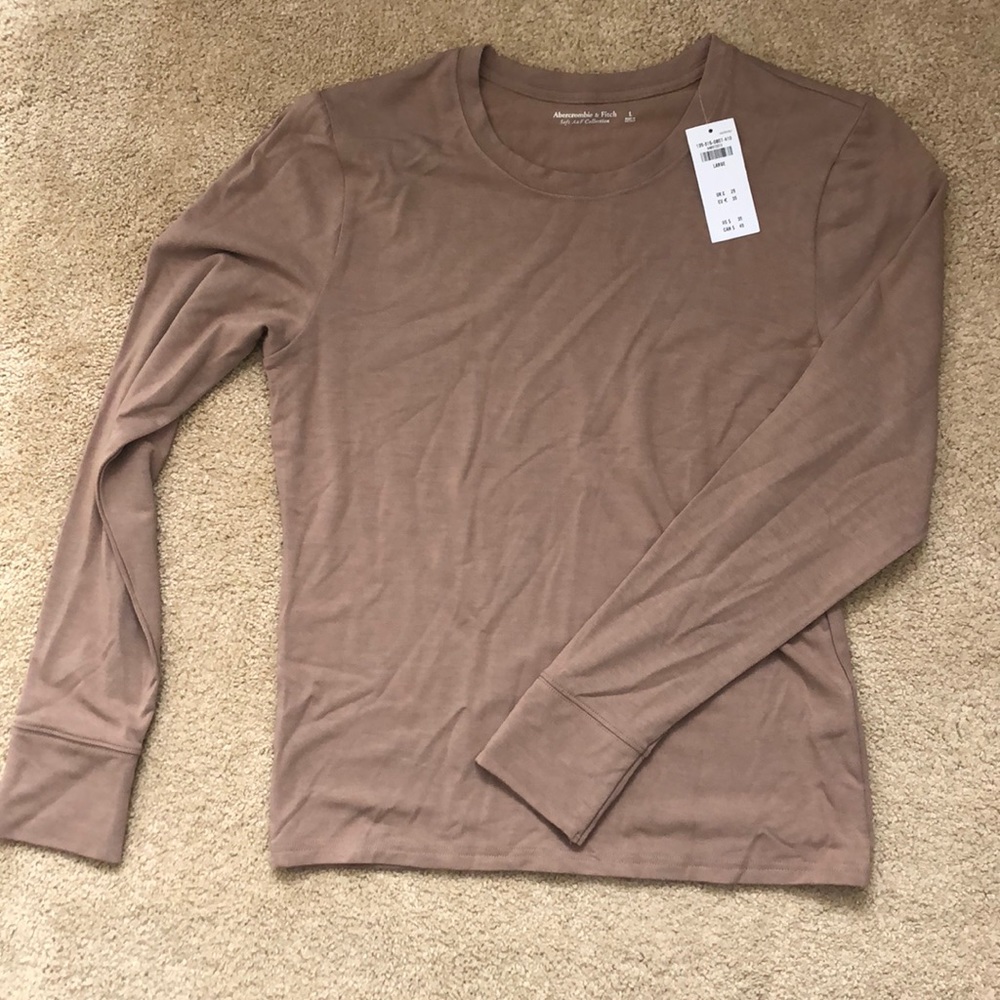 Women’a soft AF Abercrombie long sleeve shirt